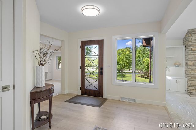 1860 Beard Drive SE, Grand Rapids, MI 49546