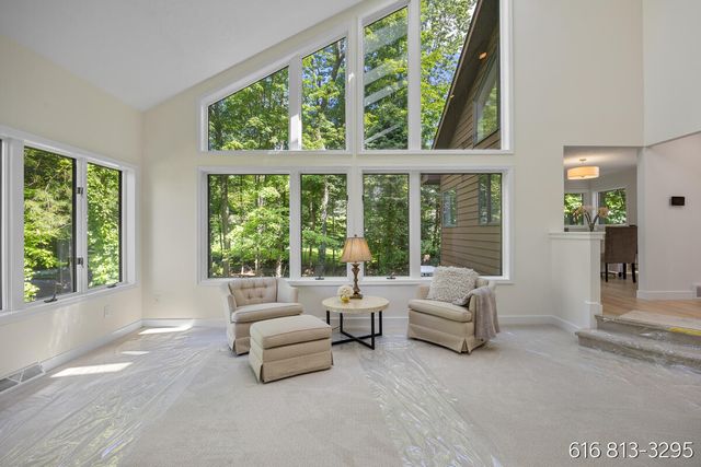 1860 Beard Drive SE, Grand Rapids, MI 49546