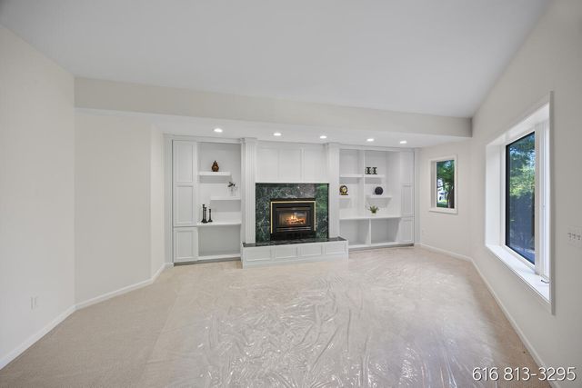 1860 Beard Drive SE, Grand Rapids, MI 49546