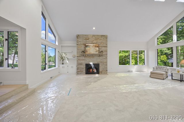 1860 Beard Drive SE, Grand Rapids, MI 49546