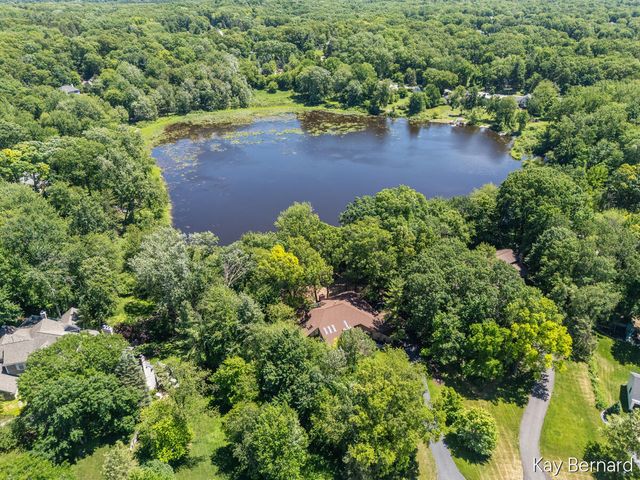 1860 Beard Drive SE, Grand Rapids, MI 49546