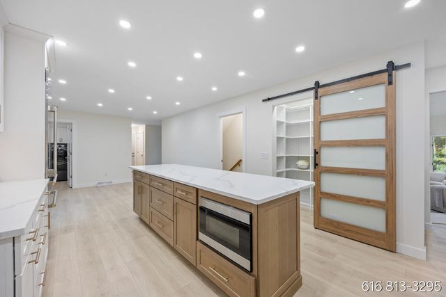 1860 Beard Drive SE, Grand Rapids, MI 49546