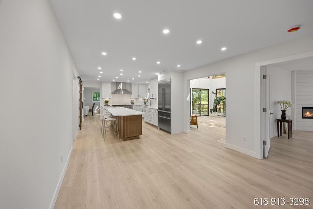 1860 Beard Drive SE, Grand Rapids, MI 49546