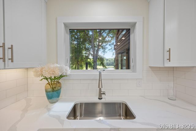 1860 Beard Drive SE, Grand Rapids, MI 49546