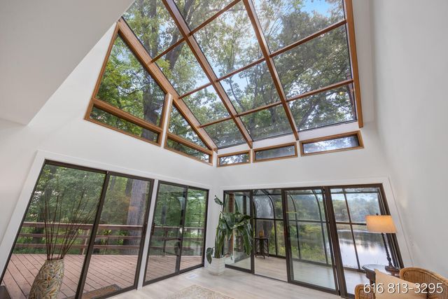 1860 Beard Drive SE, Grand Rapids, MI 49546