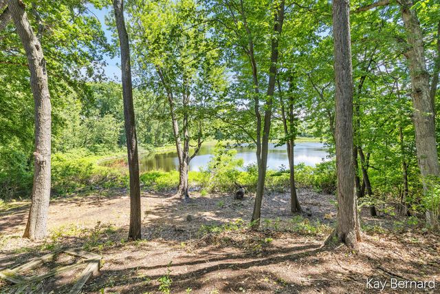 1860 Beard Drive SE, Grand Rapids, MI 49546
