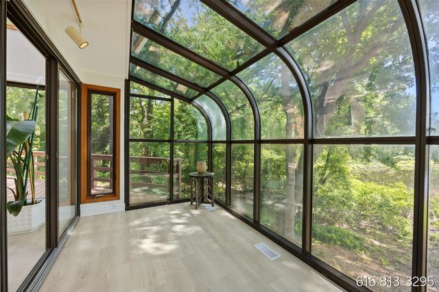 1860 Beard Drive SE, Grand Rapids, MI 49546