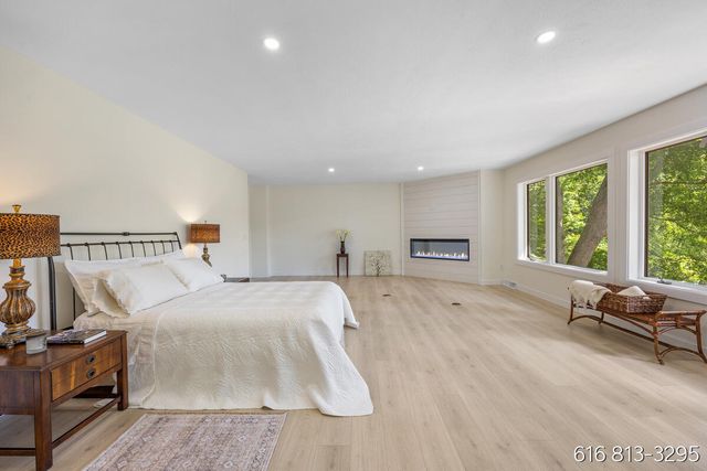 1860 Beard Drive SE, Grand Rapids, MI 49546