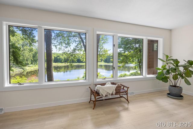 1860 Beard Drive SE, Grand Rapids, MI 49546