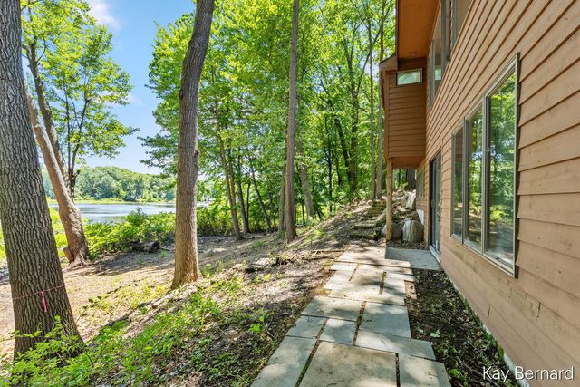 1860 Beard Drive SE, Grand Rapids, MI 49546