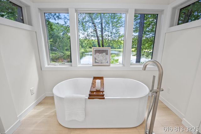 1860 Beard Drive SE, Grand Rapids, MI 49546