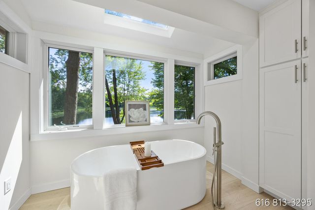 1860 Beard Drive SE, Grand Rapids, MI 49546