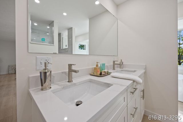 1860 Beard Drive SE, Grand Rapids, MI 49546