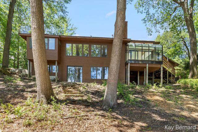 1860 Beard Drive SE, Grand Rapids, MI 49546
