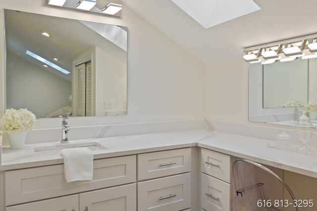 1860 Beard Drive SE, Grand Rapids, MI 49546