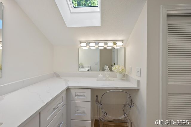 1860 Beard Drive SE, Grand Rapids, MI 49546