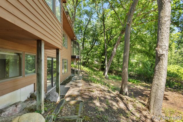 1860 Beard Drive SE, Grand Rapids, MI 49546