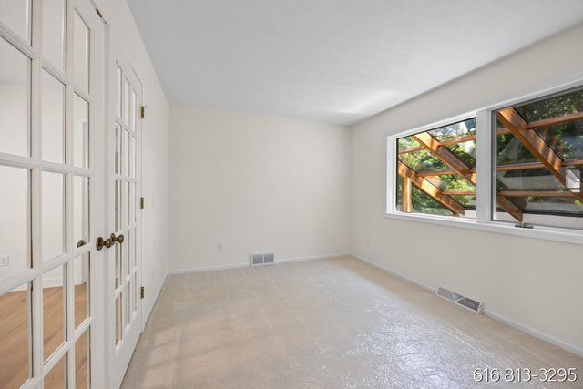 1860 Beard Drive SE, Grand Rapids, MI 49546