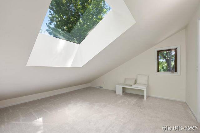 1860 Beard Drive SE, Grand Rapids, MI 49546