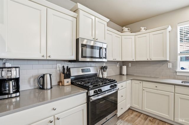 2203 S Tucson Ave, Nampa, ID 83686