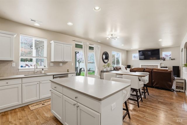 2203 S Tucson Ave, Nampa, ID 83686