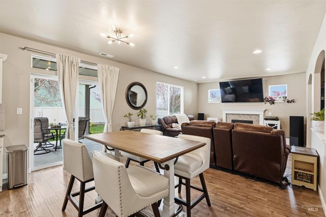 2203 S Tucson Ave, Nampa, ID 83686