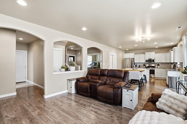 2203 S Tucson Ave, Nampa, ID 83686