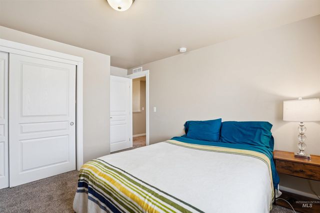 2203 S Tucson Ave, Nampa, ID 83686