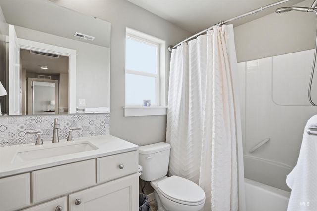 2203 S Tucson Ave, Nampa, ID 83686