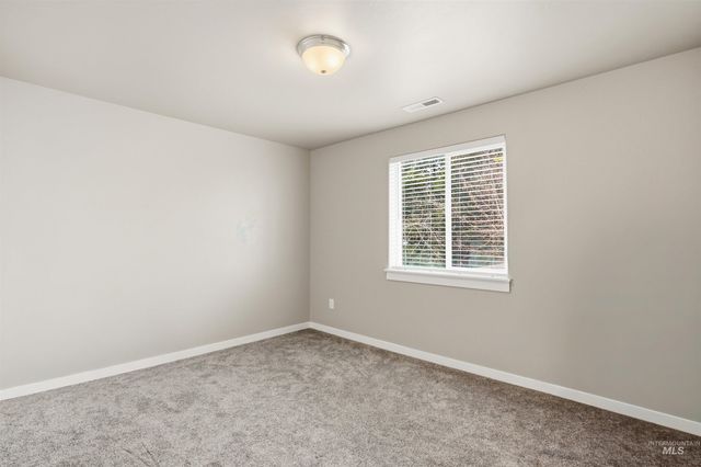 2203 S Tucson Ave, Nampa, ID 83686