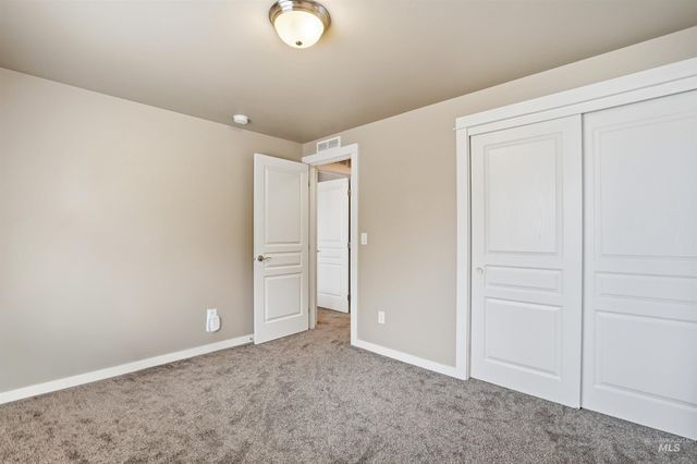 2203 S Tucson Ave, Nampa, ID 83686