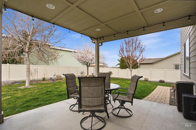 2203 S Tucson Ave, Nampa, ID 83686