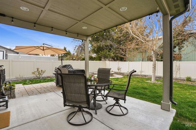 2203 S Tucson Ave, Nampa, ID 83686