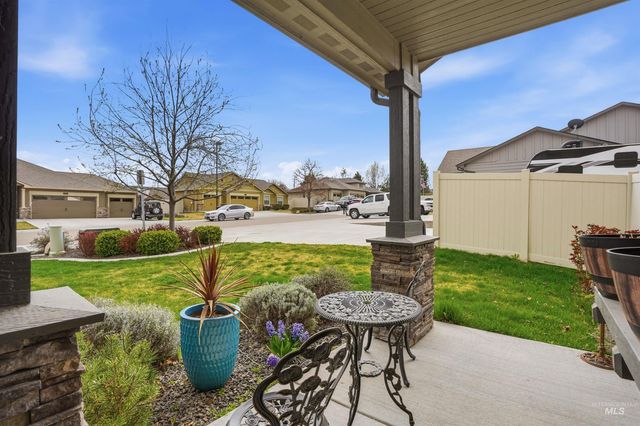 2203 S Tucson Ave, Nampa, ID 83686