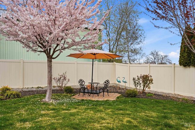 2203 S Tucson Ave, Nampa, ID 83686