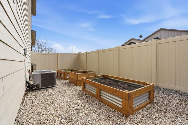 2203 S Tucson Ave, Nampa, ID 83686