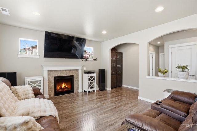 2203 S Tucson Ave, Nampa, ID 83686