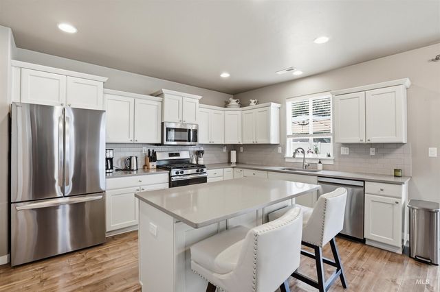 2203 S Tucson Ave, Nampa, ID 83686