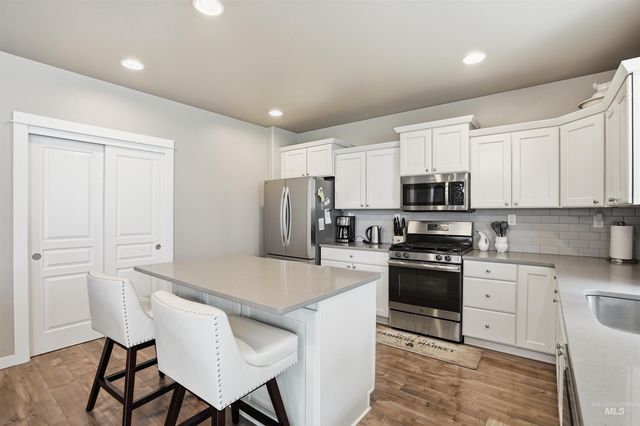 2203 S Tucson Ave, Nampa, ID 83686