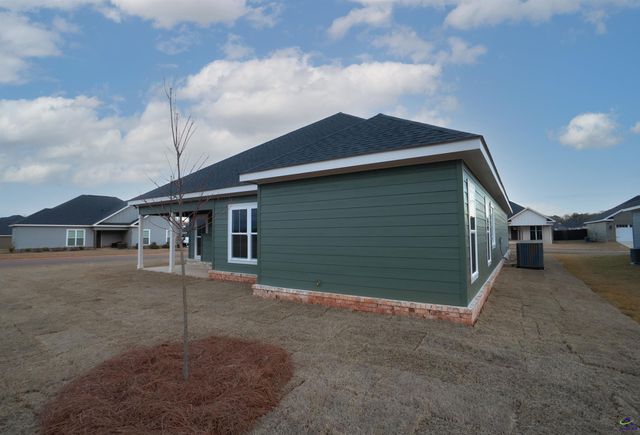 121 Saraland Trail, Perry, GA 31069