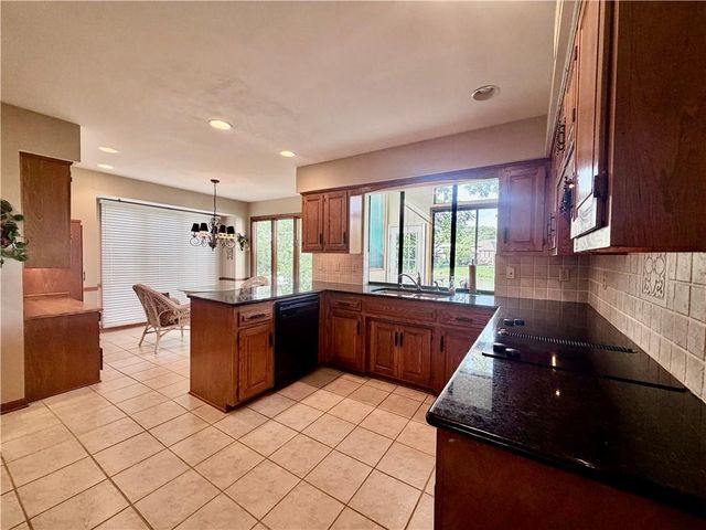 12926 W 76th Terrace, Shawnee, KS 66216