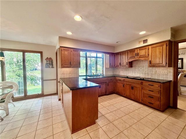 12926 W 76th Terrace, Shawnee, KS 66216