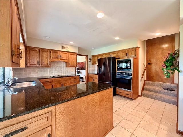 12926 W 76th Terrace, Shawnee, KS 66216