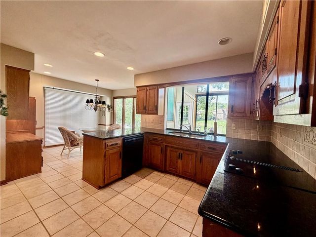 12926 W 76th Terrace, Shawnee, KS 66216