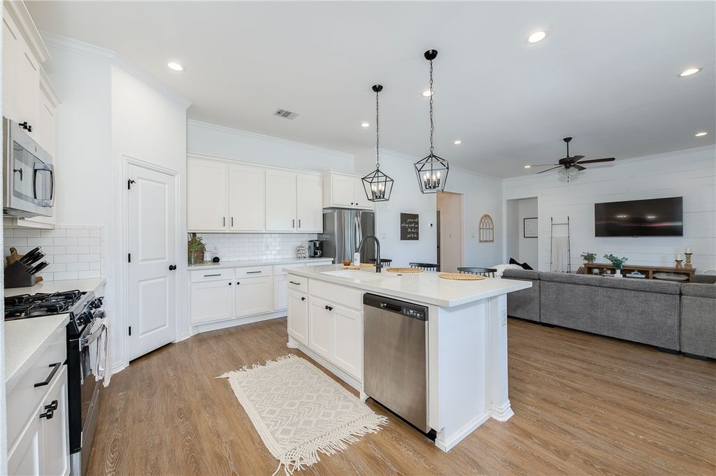 6344 Spartan Drive, College Station, TX 77845