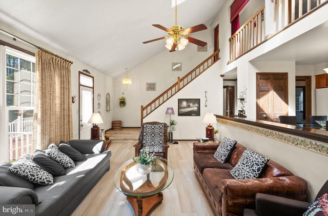 1398 PARK LAKE DR, Reston, VA 20190