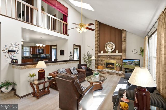 1398 PARK LAKE DR, Reston, VA 20190