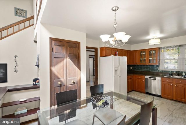 1398 PARK LAKE DR, Reston, VA 20190