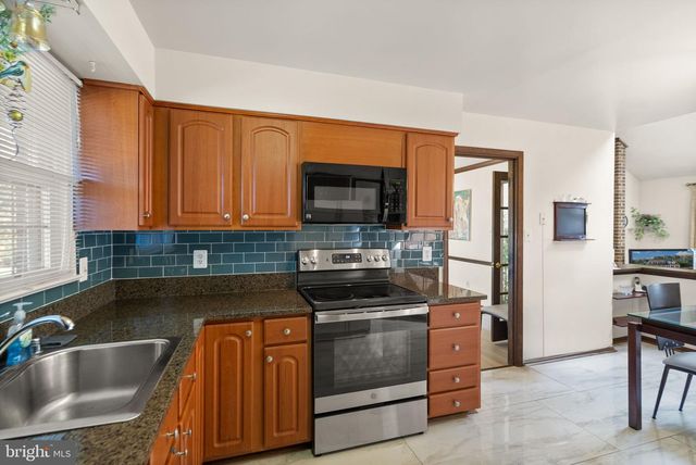 1398 PARK LAKE DR, Reston, VA 20190