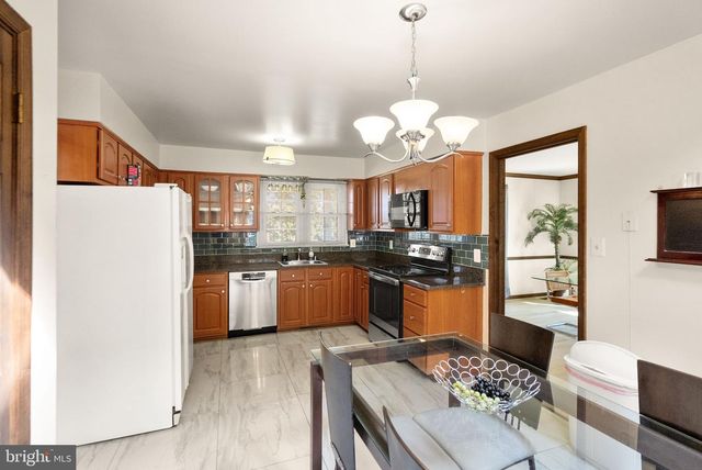 1398 PARK LAKE DR, Reston, VA 20190